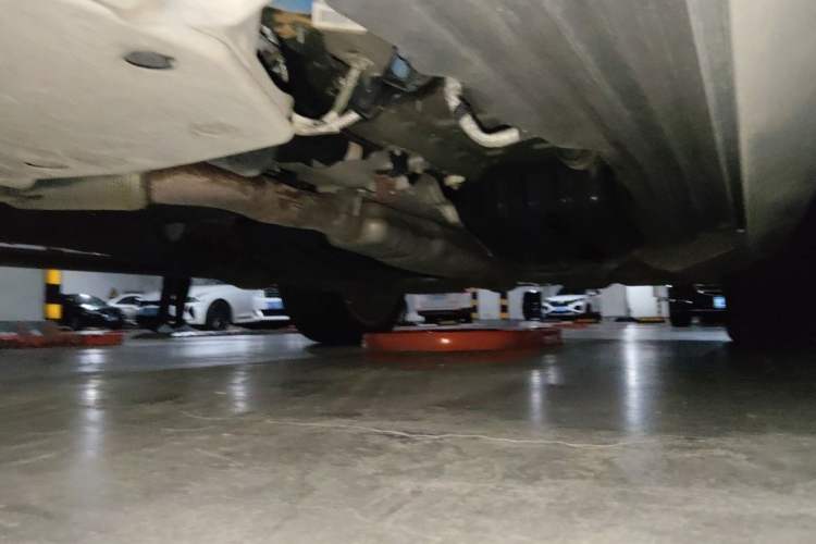 Used Land Rover Range 2022 3.0 L6 400 PS Classic Extended Version Chassis Front Left