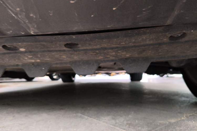 Used Land Rover Range 2022 3.0 L6 400 PS Classic Extended Version Chassis Front