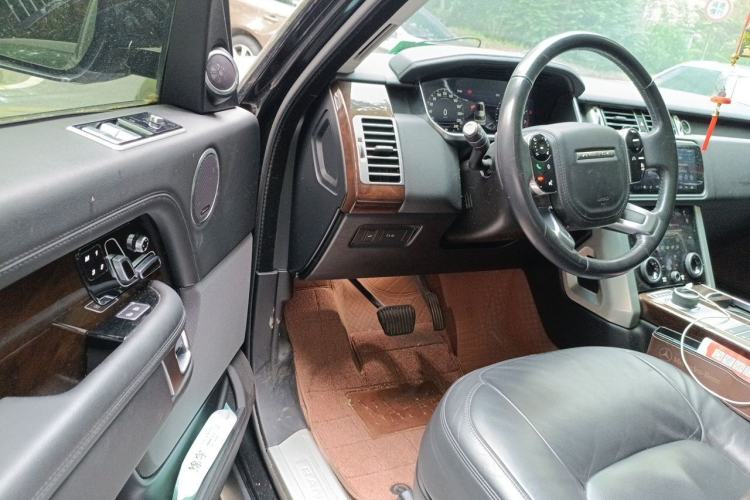 Used Land Rover Range 2022 3.0 L6 360 PS Grand Edition Driver Seat