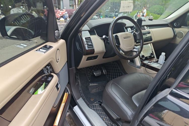 Used Land Rover Range 2022 3.0 L6 360 PS Legacy Edition Driver Seat