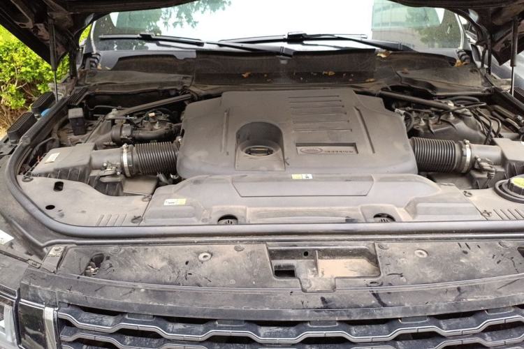 Used Land Rover Range 2022 3.0 L6 360 PS Grand Edition Engine Bay