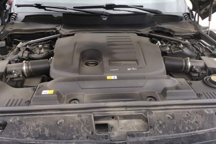 Used Land Rover Range 2022 3.0 L6 400 PS Prestige Extended Version Engine Bay