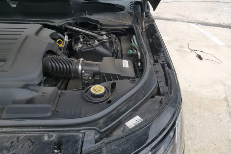 Used Land Rover Range 2022 3.0 L6 400 PS Prestige Extended Version Engine Bay Left