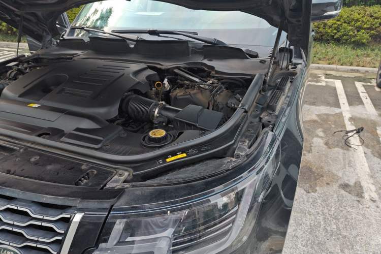 Used Land Rover Range 2022 3.0 L6 360 PS Legacy Edition Engine Bay Left