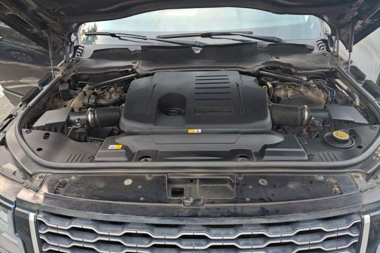 Used Land Rover Range 2022 3.0 L6 360 PS Legacy Edition Engine Bay