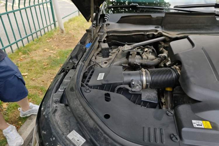Used Land Rover Range 2022 3.0 L6 360 PS Grand Edition Engine Bay Right