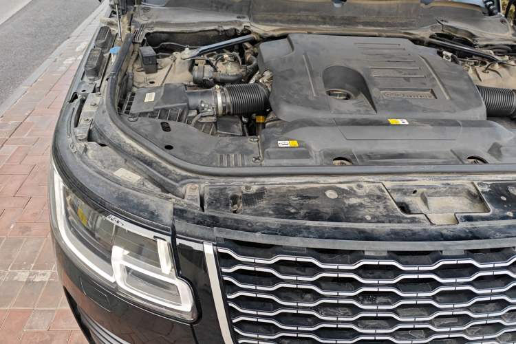 Used Land Rover Range 2022 3.0 L6 400 PS Classic Extended Version Engine Bay Right