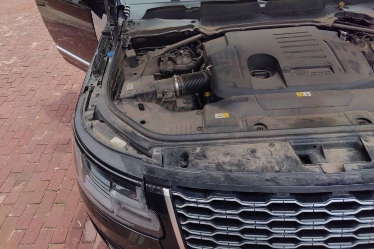 Used Land Rover Range 2022 3.0 L6 400 PS Classic Extended Version Engine Bay Right