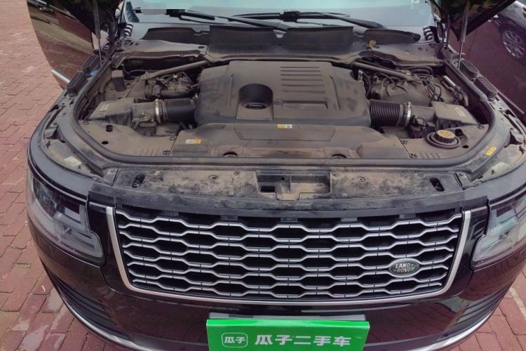 Used Land Rover Range 2022 3.0 L6 400 PS Classic Extended Version Engine Bay