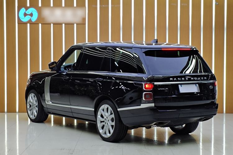Used Land Rover Range 2022 3.0 L6 400 PS Classic Extended Version Exterior 2