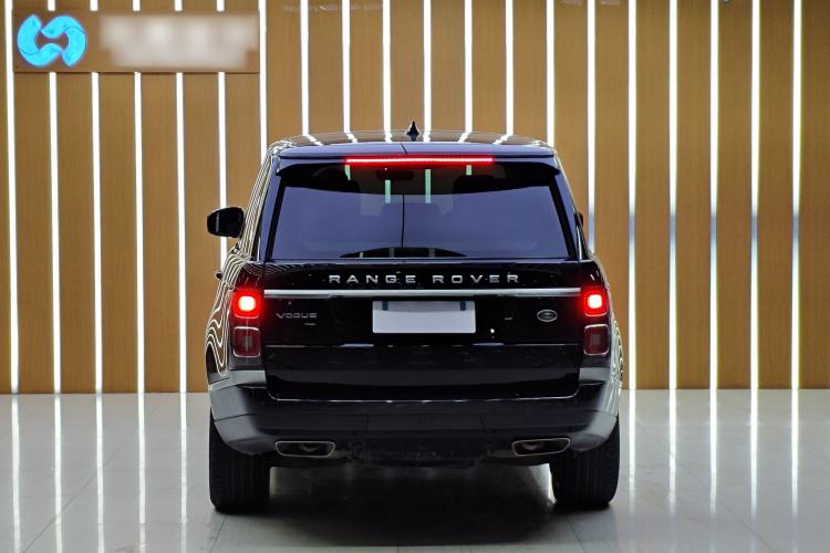 Used Land Rover Range 2022 3.0 L6 400 PS Classic Extended Version Exterior 3