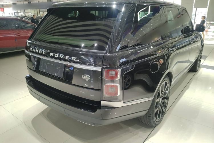Used Land Rover Range 2022 3.0 L6 400 PS Classic Extended Version Exterior 3