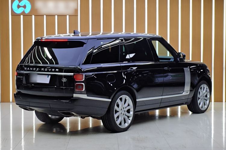 Used Land Rover Range 2022 3.0 L6 400 PS Classic Extended Version Exterior 4