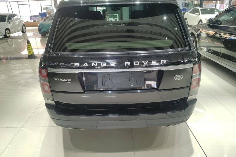 Used Land Rover Range 2022 3.0 L6 400 PS Classic Extended Version Exterior 4