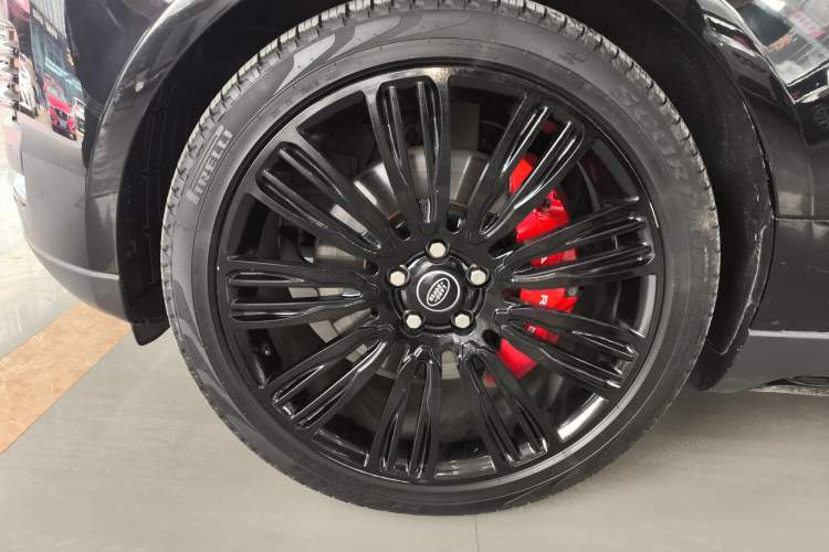 Used Land Rover Range 2022 3.0 L6 400 PS Classic Extended Version Exterior 4