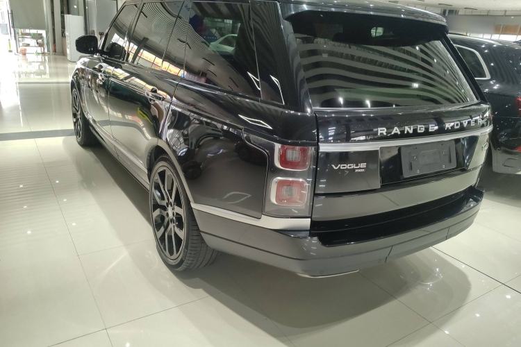 Used Land Rover Range 2022 3.0 L6 400 PS Classic Extended Version Exterior 5