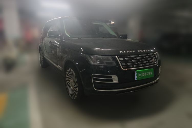 Used Land Rover Range 2022 3.0 L6 400 PS Classic Extended Version Front Right 45 Deg