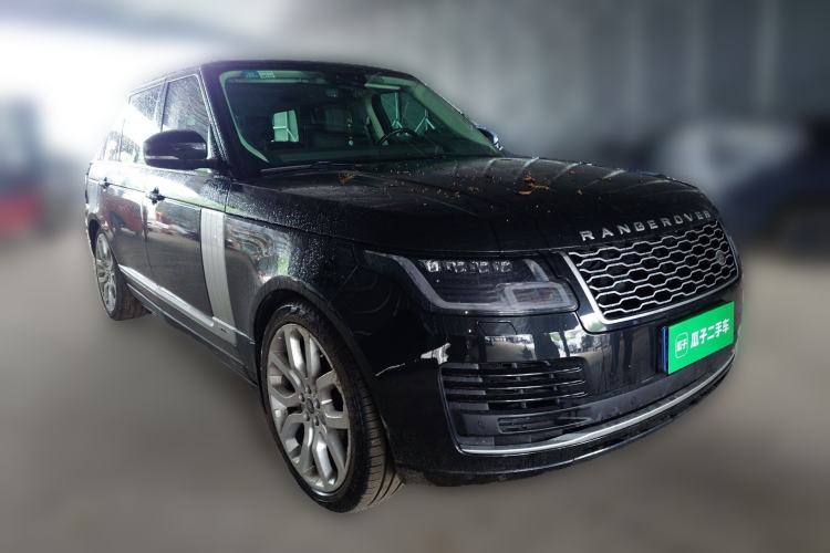 Used Land Rover Range 2022 3.0 L6 400 PS Classic Extended Version Front Right 45 Deg