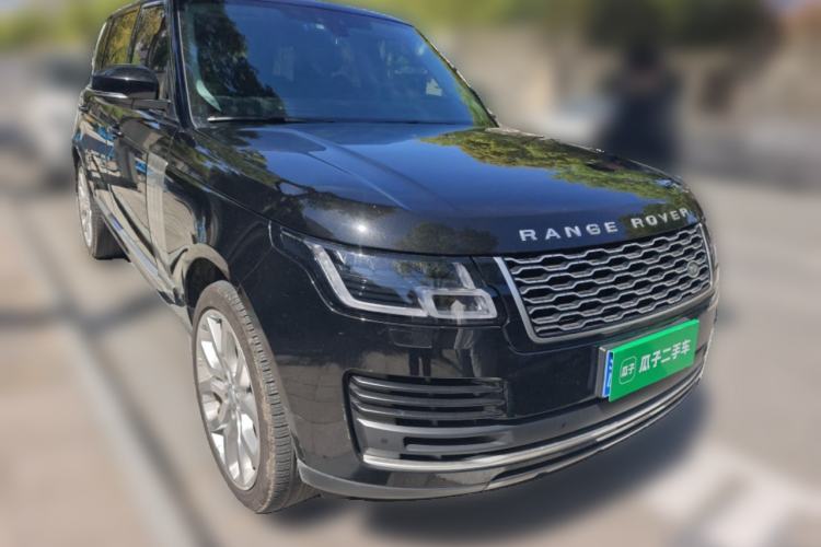 Used Land Rover Range 2022 3.0 L6 400 PS Classic Extended Version Front Right 45 Deg