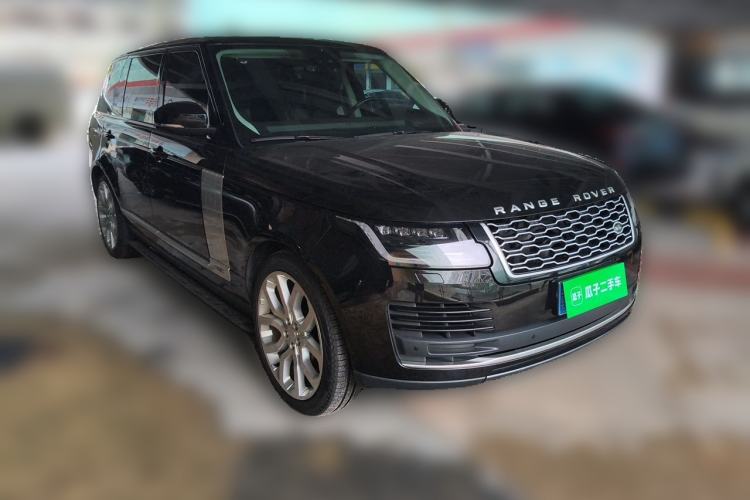 Used Land Rover Range 2022 3.0 L6 400 PS Classic Extended Version Front Right 45 Deg