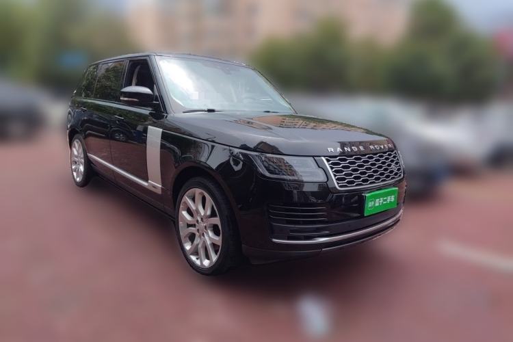 Used Land Rover Range 2022 3.0 L6 400 PS Classic Extended Version Front Right 45 Deg