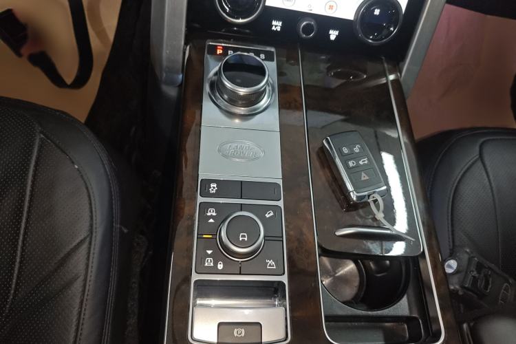 Used Land Rover Range 2022 3.0 L6 360 PS Legacy Edition Gear Lever