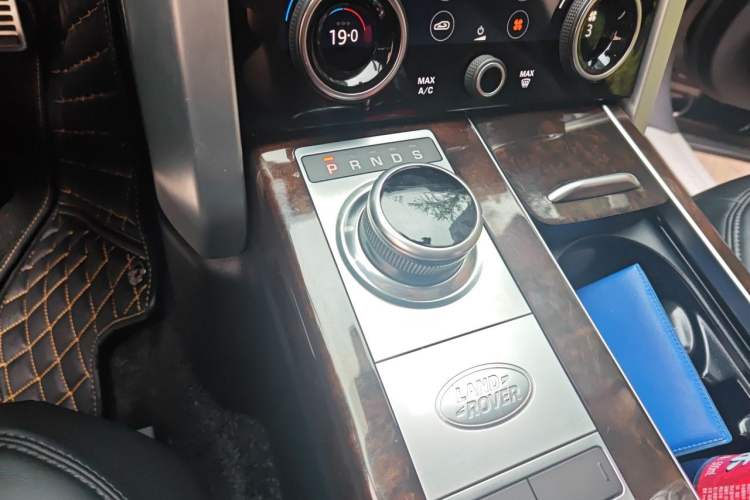 Used Land Rover Range 2022 3.0 L6 360 PS Legacy Edition Gear Lever
