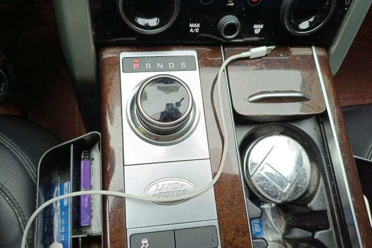 Used Land Rover Range 2022 3.0 L6 360 PS Grand Edition Gear Lever