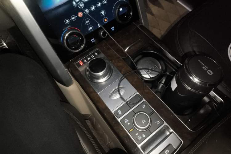 Used Land Rover Range 2022 3.0 L6 360 PS Legacy Edition Gear Lever