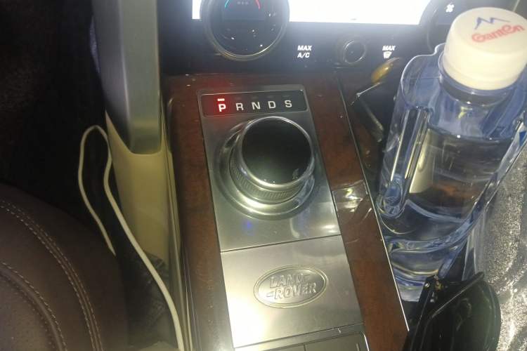 Used Land Rover Range 2022 3.0 L6 360 PS Grand Edition Gear Lever