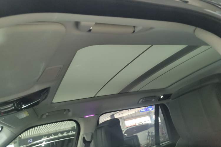 Used Land Rover Range 2022 3.0 L6 400 PS Classic Extended Version Headliner
