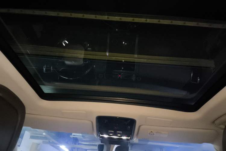 Used Land Rover Range 2022 3.0 L6 360 PS Legacy Edition Headliner