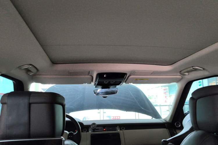 Used Land Rover Range 2022 3.0 L6 400 PS Classic Extended Version Headliner