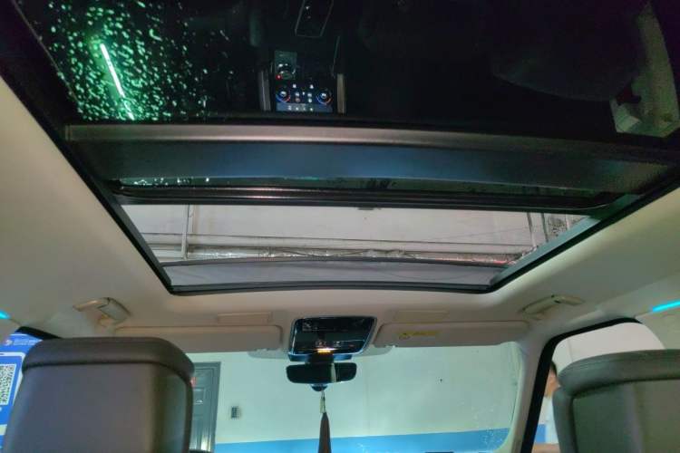 Used Land Rover Range 2022 3.0 L6 400 PS Classic Extended Version Headliner