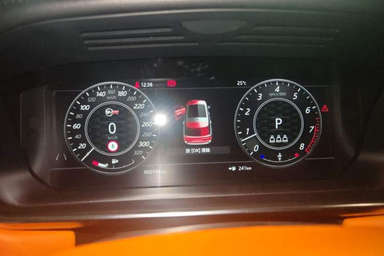 Used Land Rover Range 2022 3.0 L6 400 PS Classic Extended Version Instrument Cluster