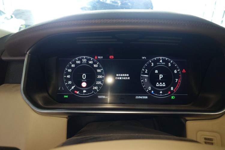 Used Land Rover Range 2022 3.0 L6 400 PS Classic Extended Version Instrument Cluster