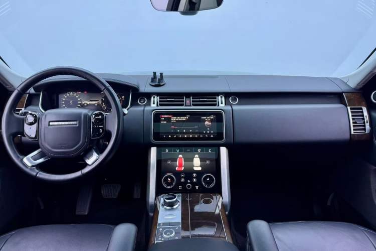 Used Land Rover Range 2022 3.0 L6 360 PS Grand Edition Interior 1