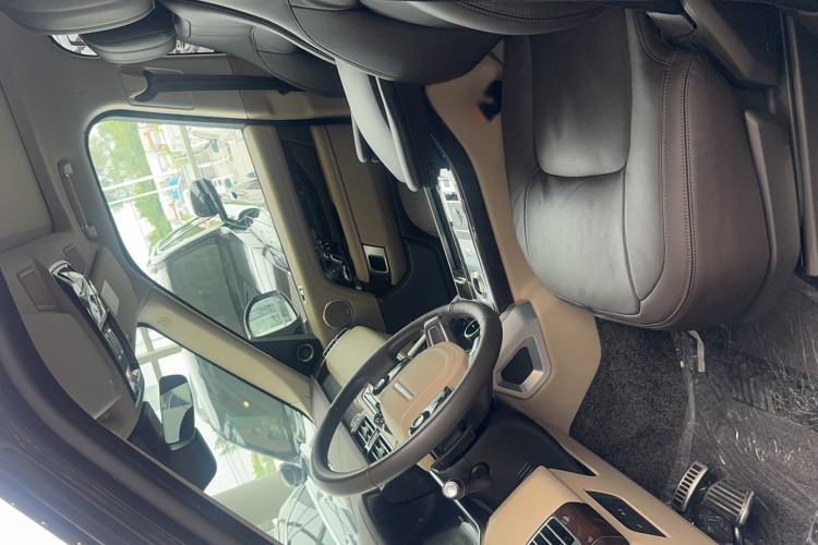 Used Land Rover Range 2022 3.0 L6 360 PS Legacy Edition Interior 1