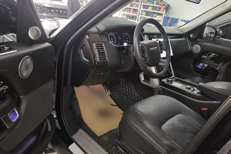 Used Land Rover Range 2022 3.0 L6 360 PS Legacy Edition Interior 3