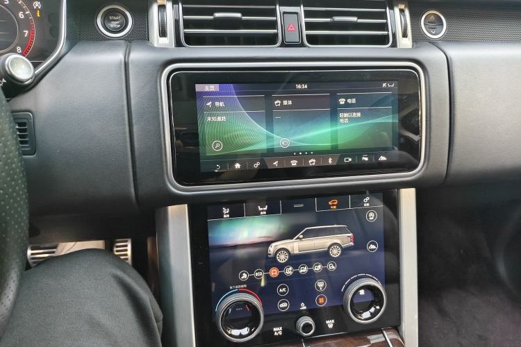 Used Land Rover Range 2022 3.0 L6 400 PS Classic Extended Version Interior 3