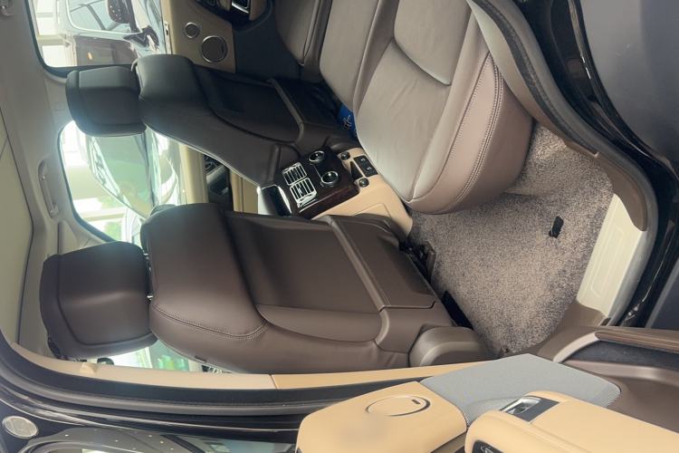 Used Land Rover Range 2022 3.0 L6 360 PS Legacy Edition Interior 3