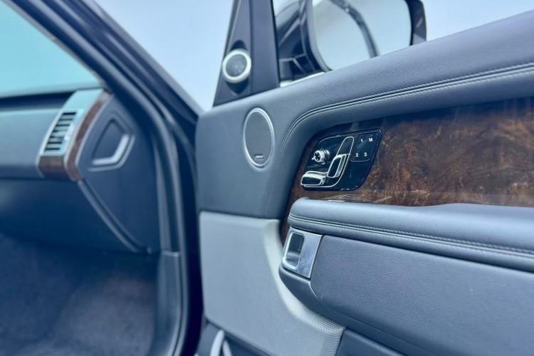Used Land Rover Range 2022 3.0 L6 360 PS Grand Edition Interior 4