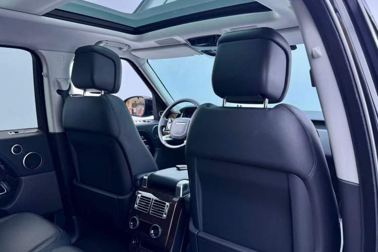 Used Land Rover Range 2022 3.0 L6 360 PS Grand Edition Interior 5