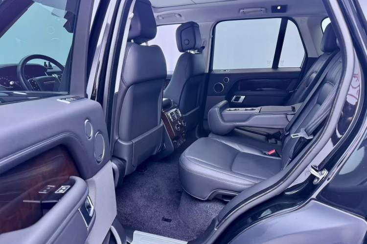 Used Land Rover Range 2022 3.0 L6 360 PS Grand Edition Interior 7