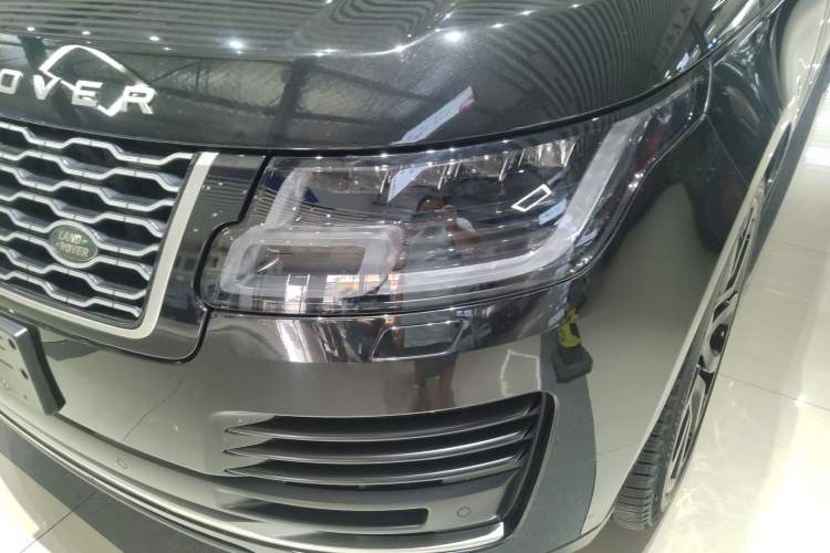Used Land Rover Range 2022 3.0 L6 400 PS Classic Extended Version Left Front Headlight