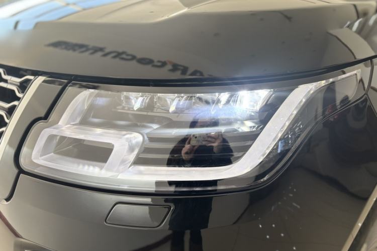Used Land Rover Range 2022 3.0 L6 400 PS Classic Extended Version Left Front Headlight