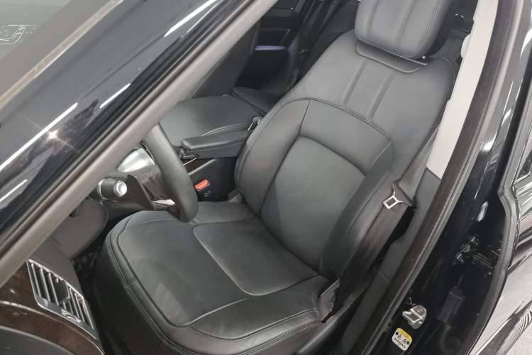 Used Land Rover Range 2022 3.0 L6 360 PS Legacy Edition Left Front Seat