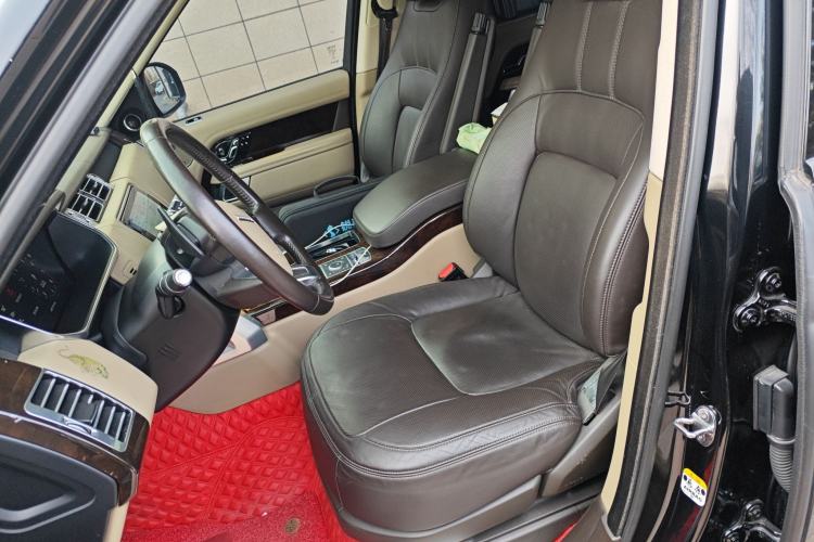 Used Land Rover Range 2022 3.0 L6 400 PS Classic Extended Version Left Front Seat