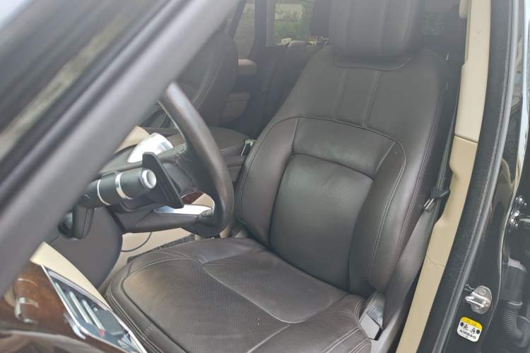 Used Land Rover Range 2022 3.0 L6 360 PS Legacy Edition Left Front Seat