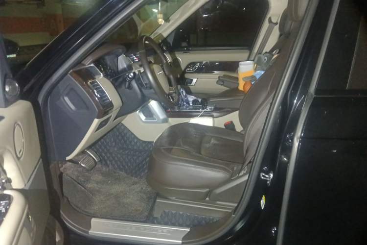 Used Land Rover Range 2022 3.0 L6 360 PS Grand Edition Left Front Seat